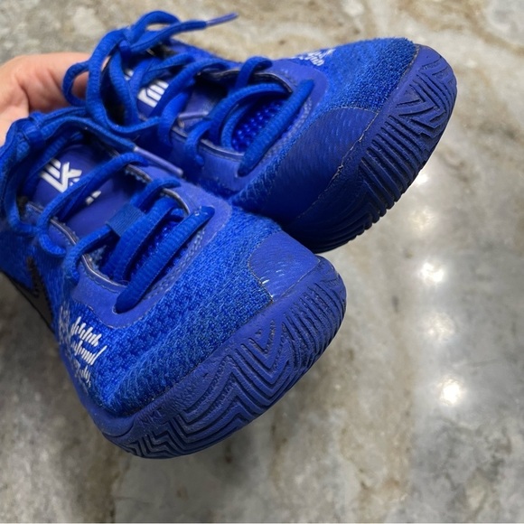 Nike Kyrie Flytrap Basketball Sneakers AQ3413-400 Athletic Shoes 12C Blue - Picture 8 of 12